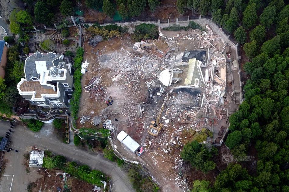 “變壓器直流偏磁對電網的影響及防治措施研究”項目通過公司驗收