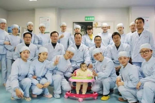 西藏阿里聯網工程（包12標）最高海拔鐵塔組立