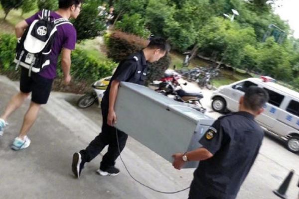 摩托車為消防車開道被扣9分？北京交警稱其另有違法