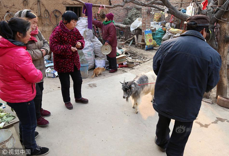 酒店大堂經理:客人在我手心摁滅了一個煙頭